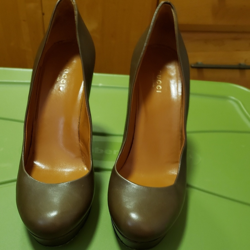 Gucci pumps